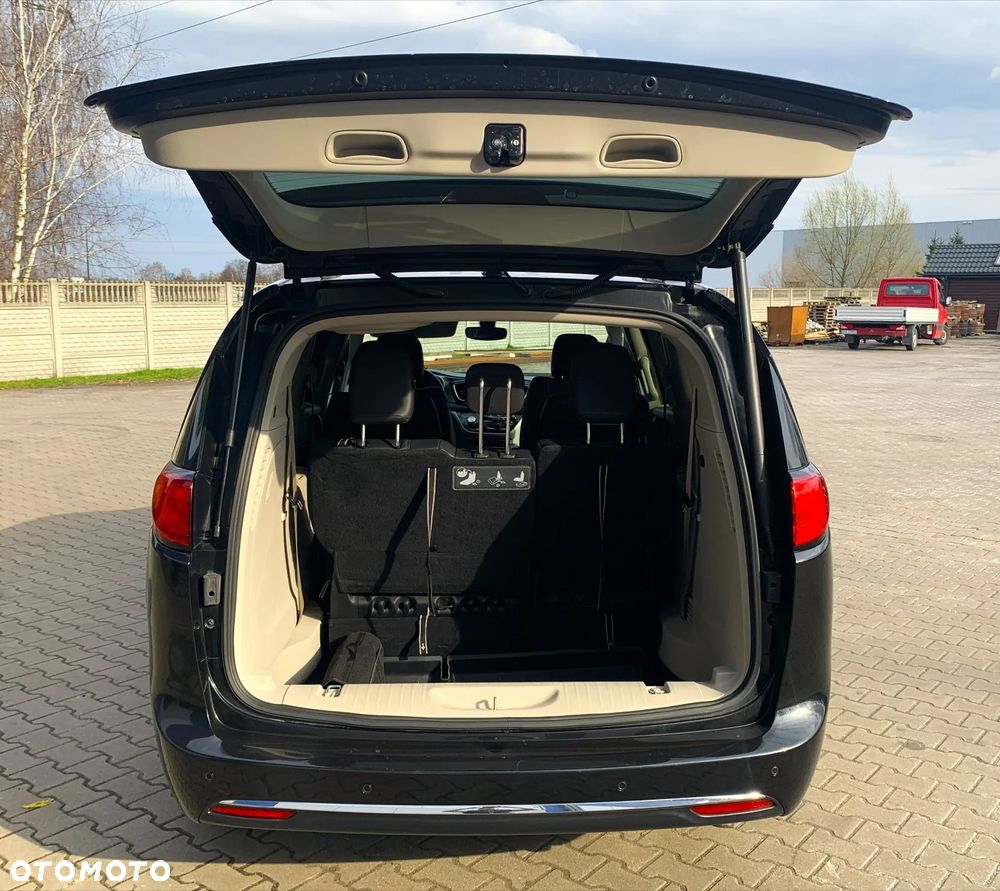 Chrysler Pacifica - 17