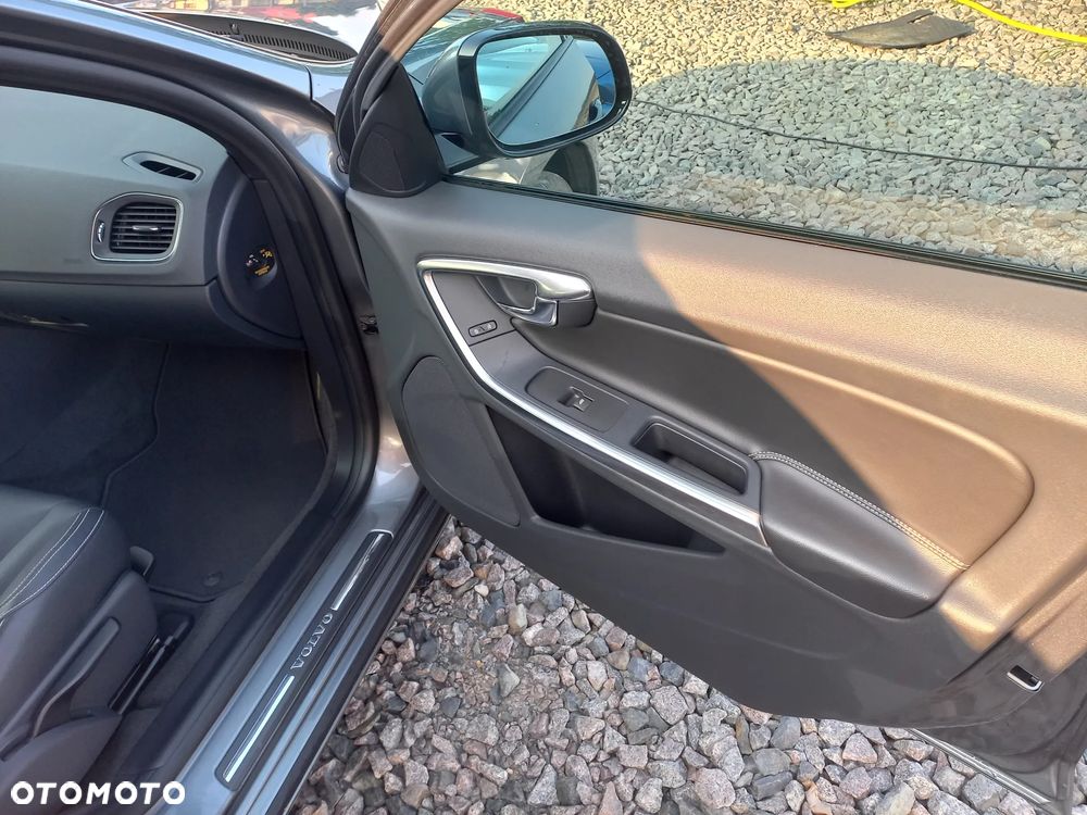 Volvo V60 D2 Drive-E Dynamic Edition (Kinetic) - 24