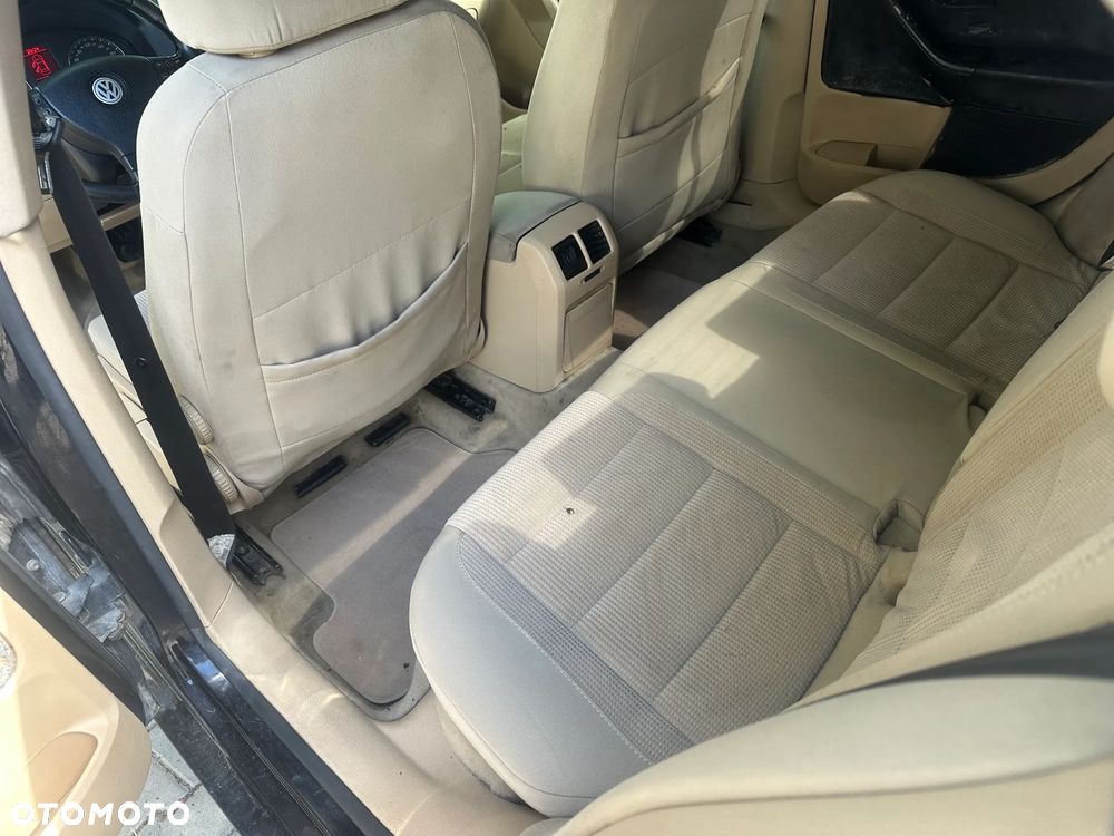 Volkswagen Jetta 1.9 TDI Trendline - 5