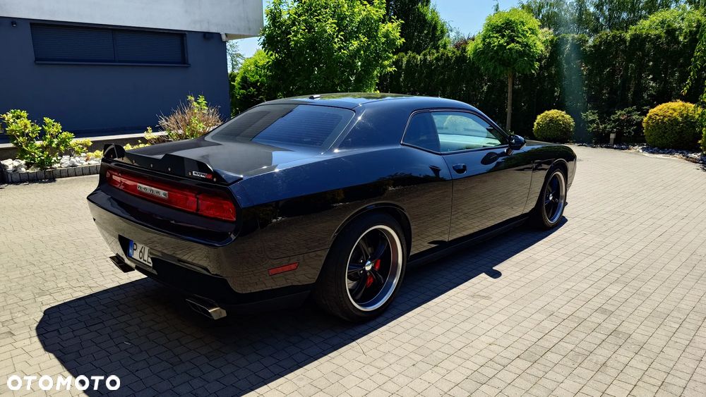 Dodge Challenger - 2