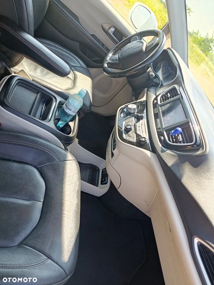 Chrysler Pacifica - 7