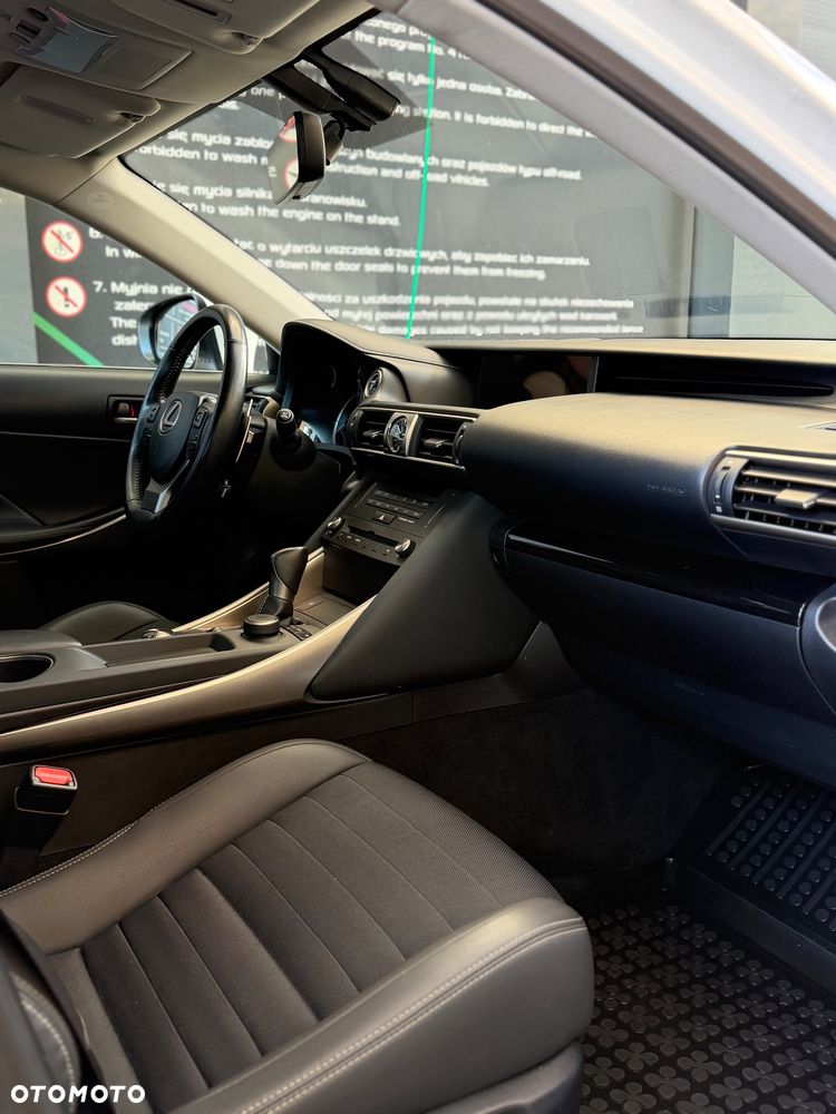 Lexus IS 300h Elegance - 6