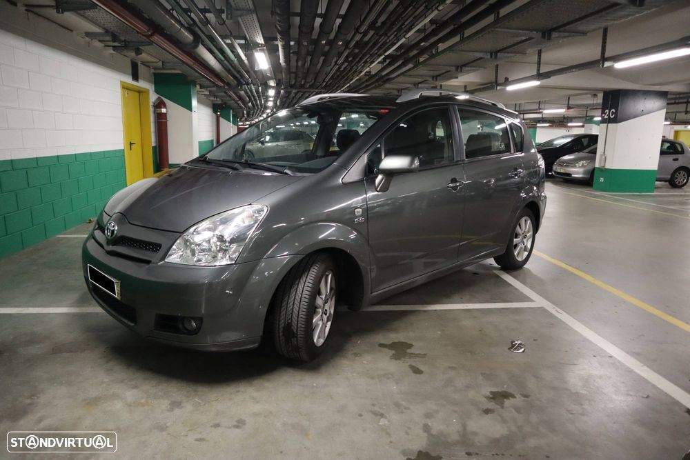 Toyota Corolla Verso 2.0 D-4D - 1