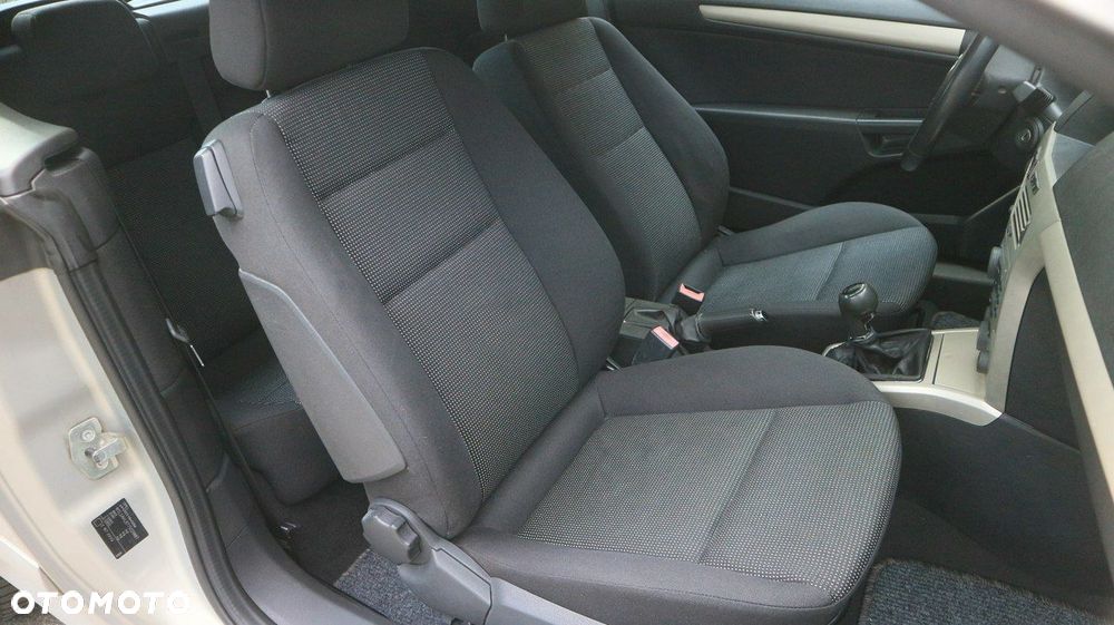 Opel Astra GTC 1.6 Edition - 32