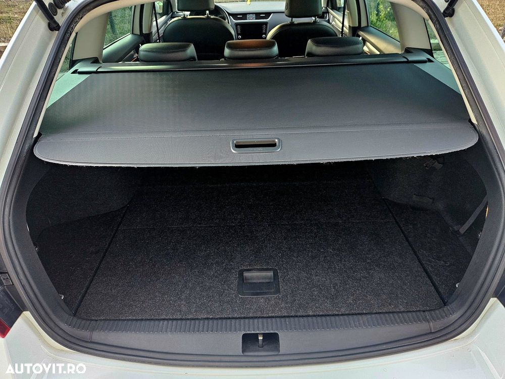 Skoda Octavia 1.6 TDI DSG Style - 23