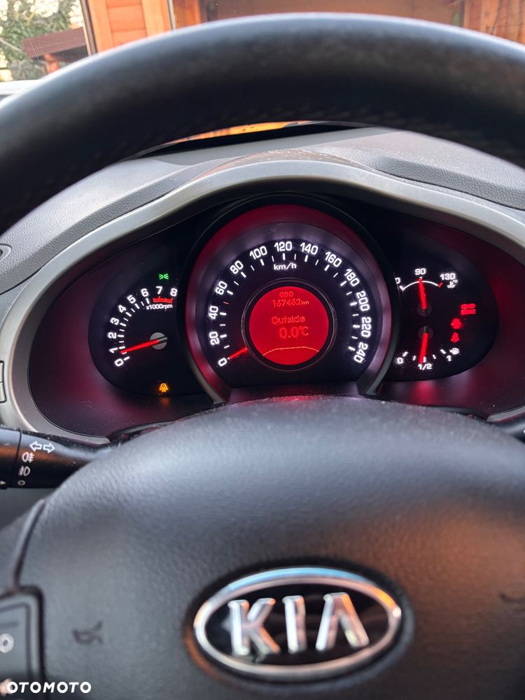 Kia Sportage 2.0 L - 9