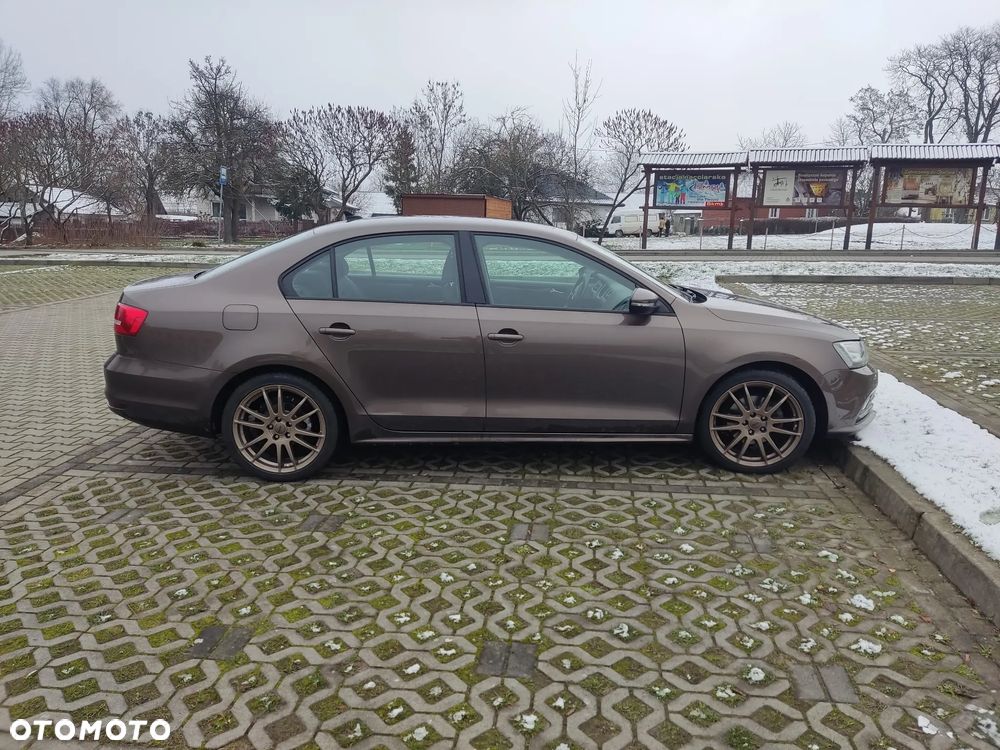 Volkswagen Jetta - 11