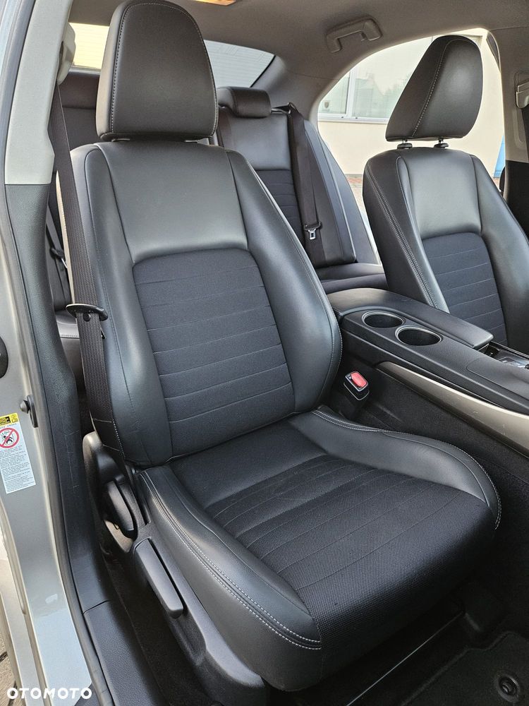Lexus IS 300h Comfort - 18