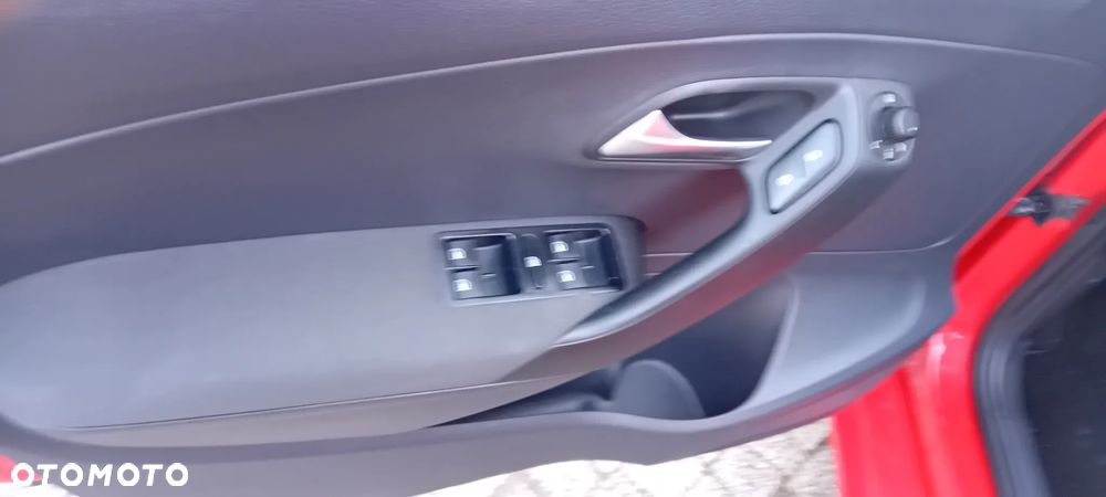 Volkswagen Polo 1.4 Comfortline - 12