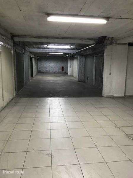 Garagem fechada para carro pequeno - Grande imagem: 3/4