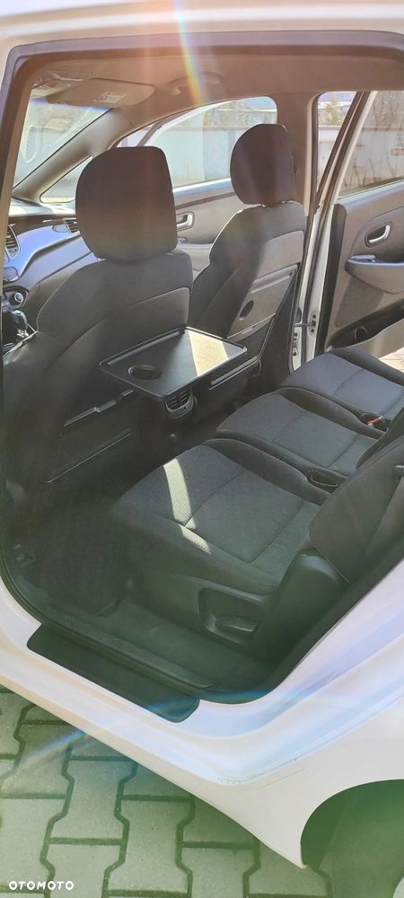 Kia Carens - 15