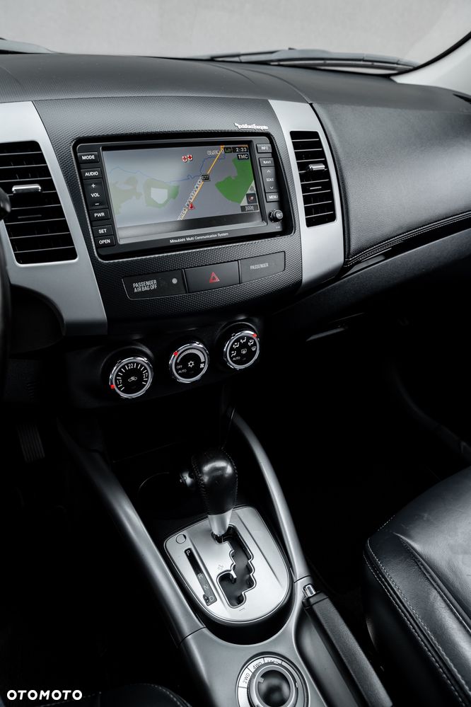 Mitsubishi Outlander 2.4 4WD CVT Intense - 37