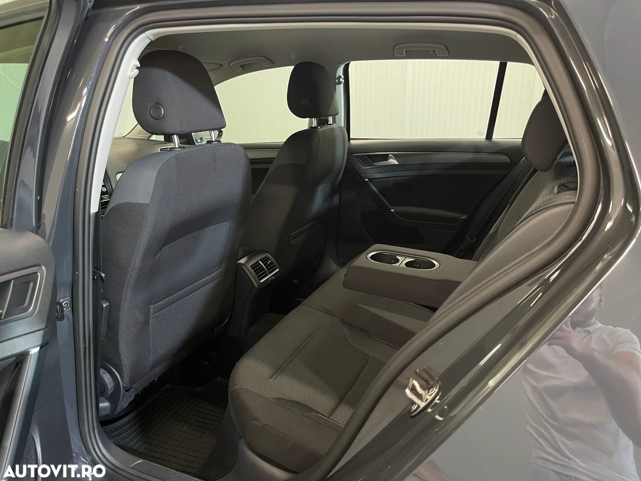 Volkswagen Golf 1.6 TDI Comfortline - 10