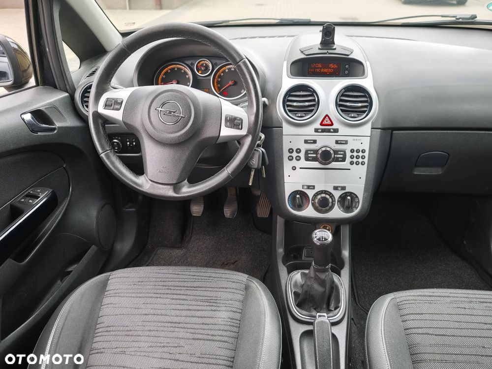 Opel Corsa 1.4 16V Satellite - 29