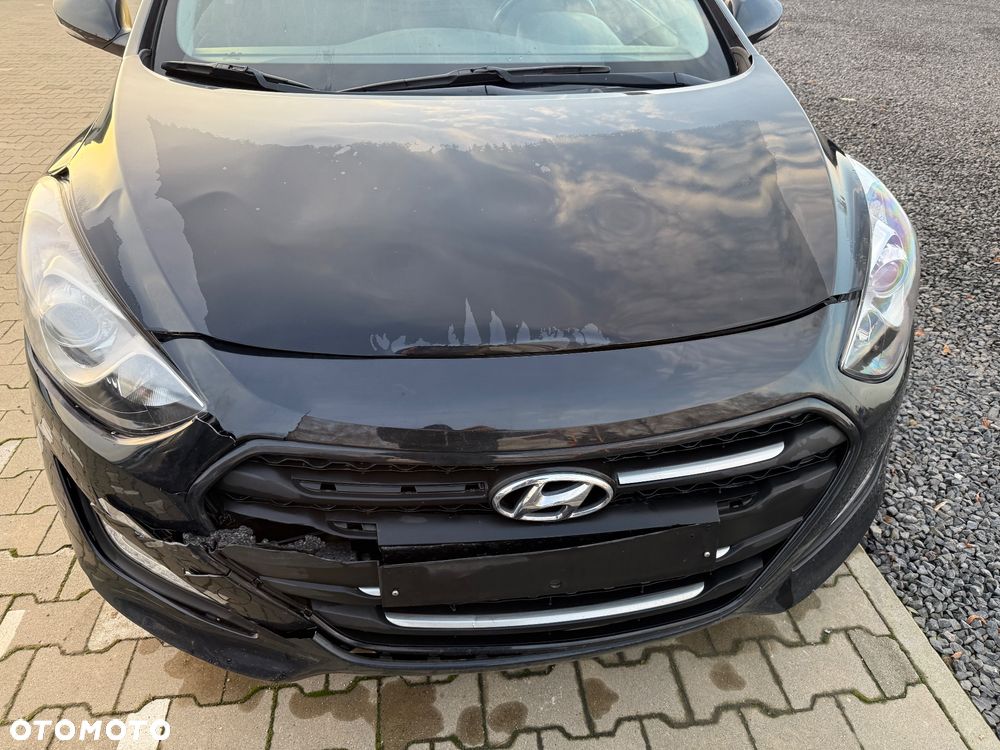 Hyundai i30 1.6 CRDi Fifa World Cup Edition - 4