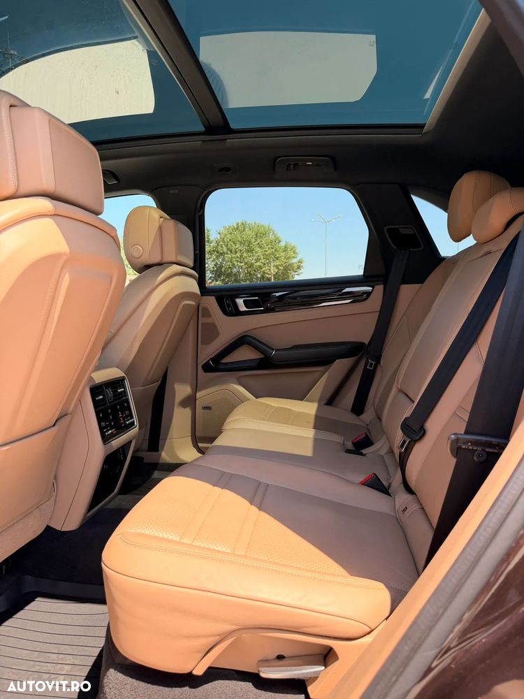 Porsche Cayenne - 27