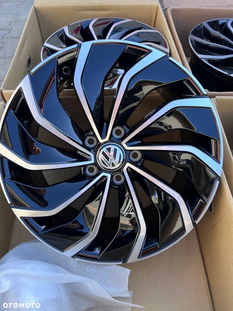 Nowe oryginalne Felgi VW Golf 7-8 5H0601025D  17'' - 4