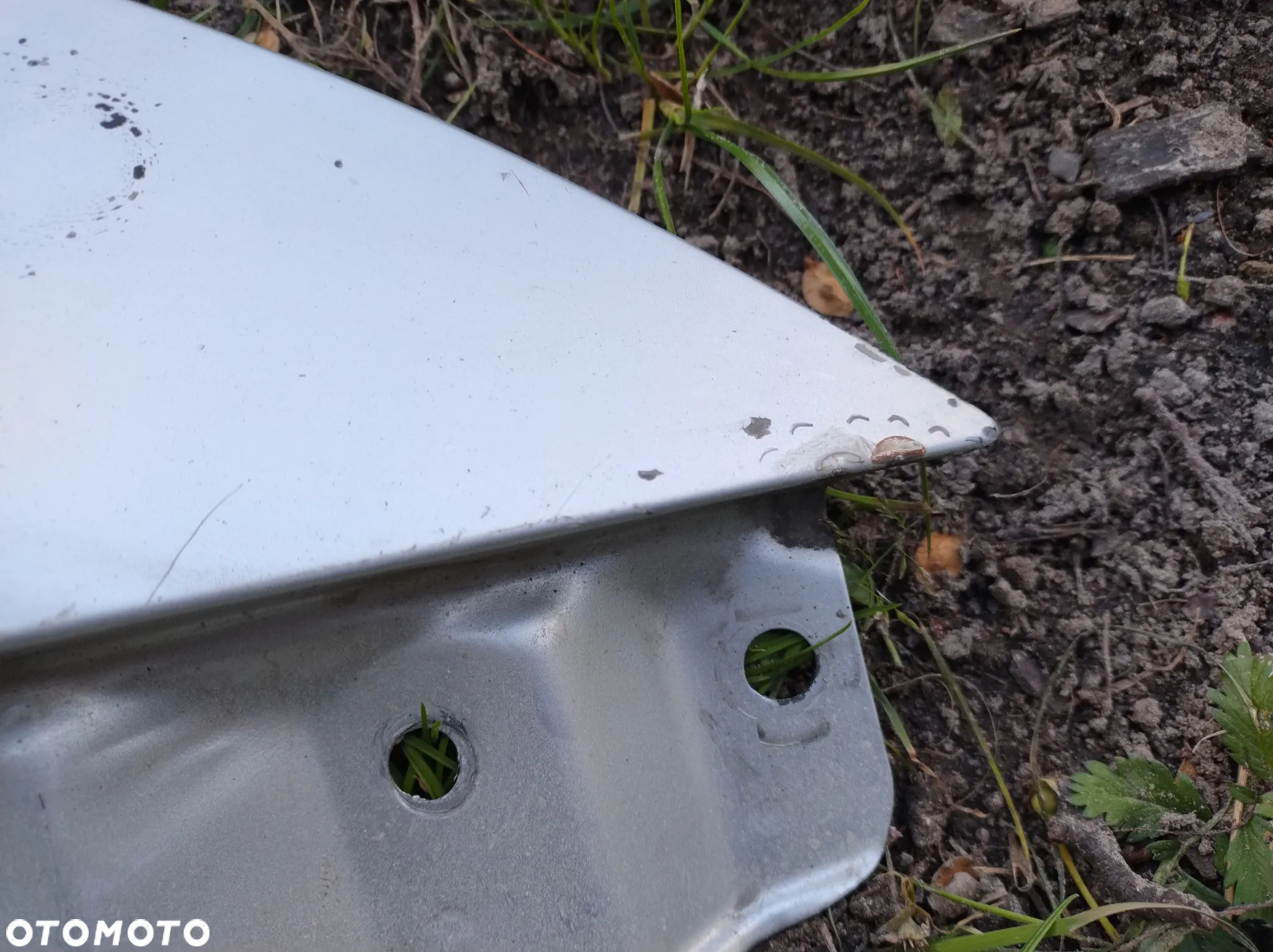Błotnik i ślizg zderzaka prawy przód toyota avensis t27 1f7 srebrny - 2