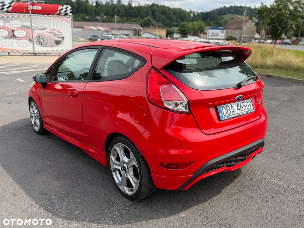 Ford Fiesta 1.6 EcoBoost ST - 12