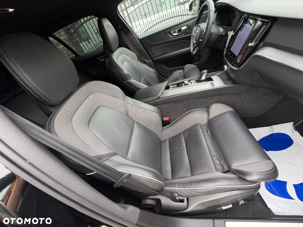 Volvo V60 B4 D R-Design - 16