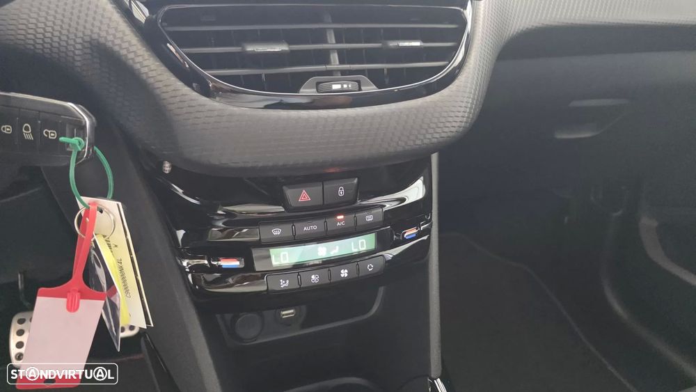 Peugeot 2008 1.6 BlueHDi GT Line - 44
