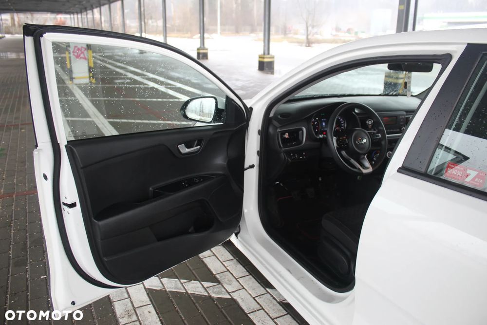 Kia Rio 1.4 L - 6