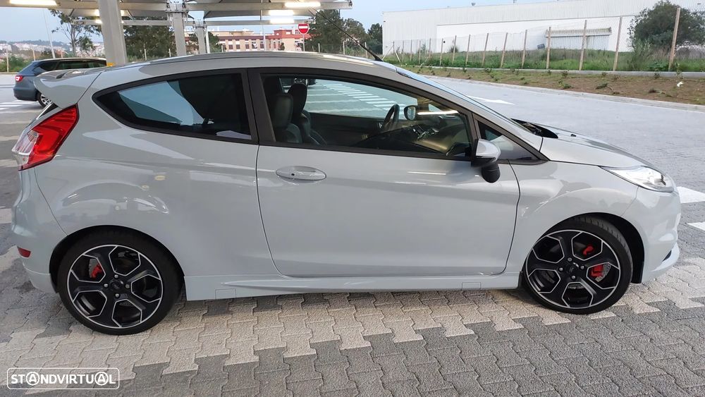 Ford Fiesta 1.6 EcoBoost ST200 - 4
