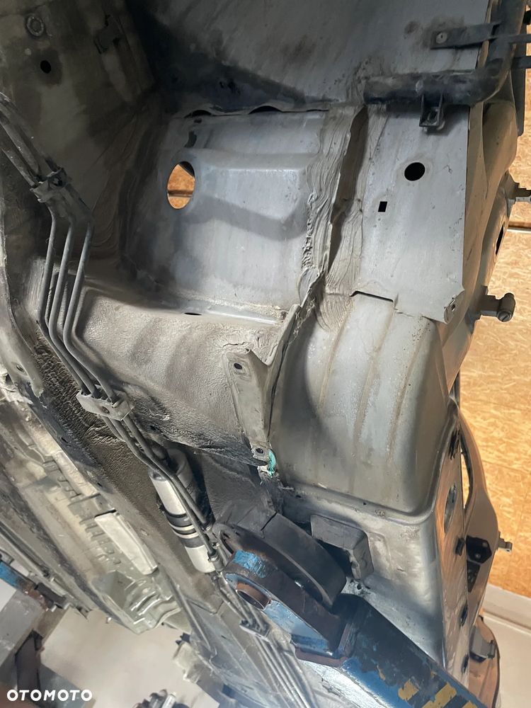 Karoseria buda kasta Bmw e38 ładna bez korozji z ciepłego kraju - 4