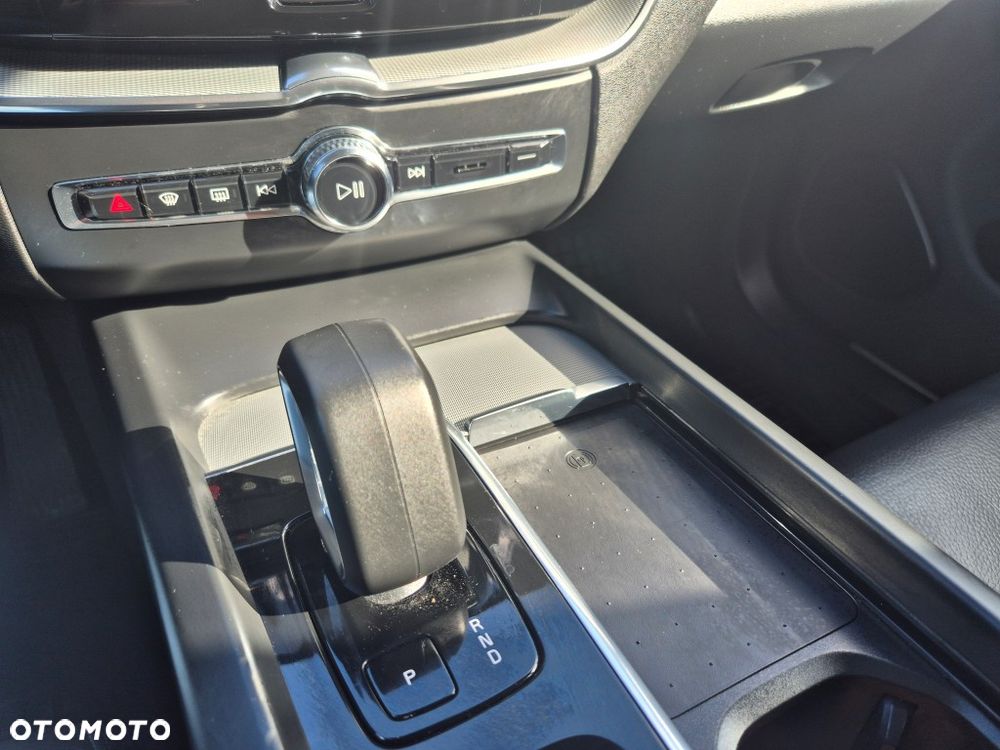 Volvo XC 60 B4 B Plus Bright - 24