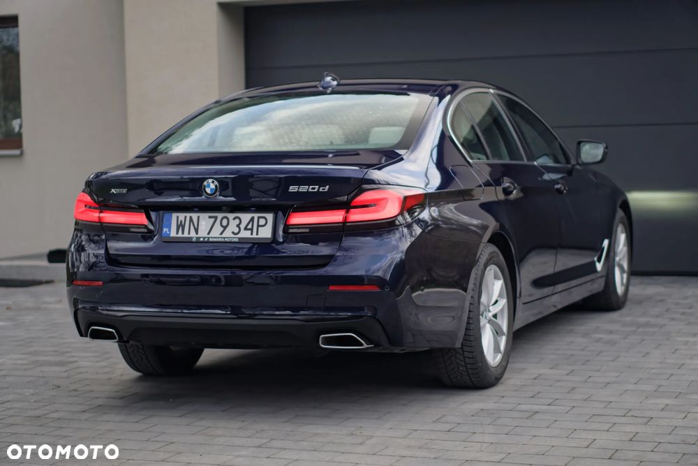 BMW Seria 5 520d xDrive - 13