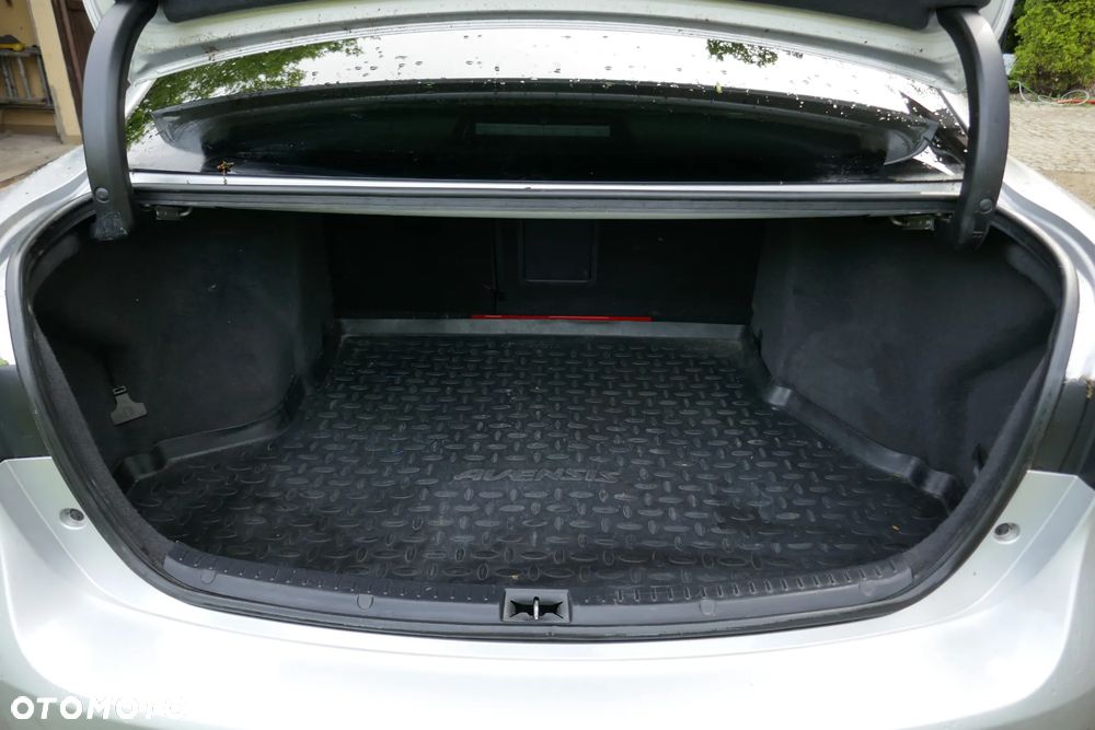 Toyota Avensis 2.0 Premium MS - 10