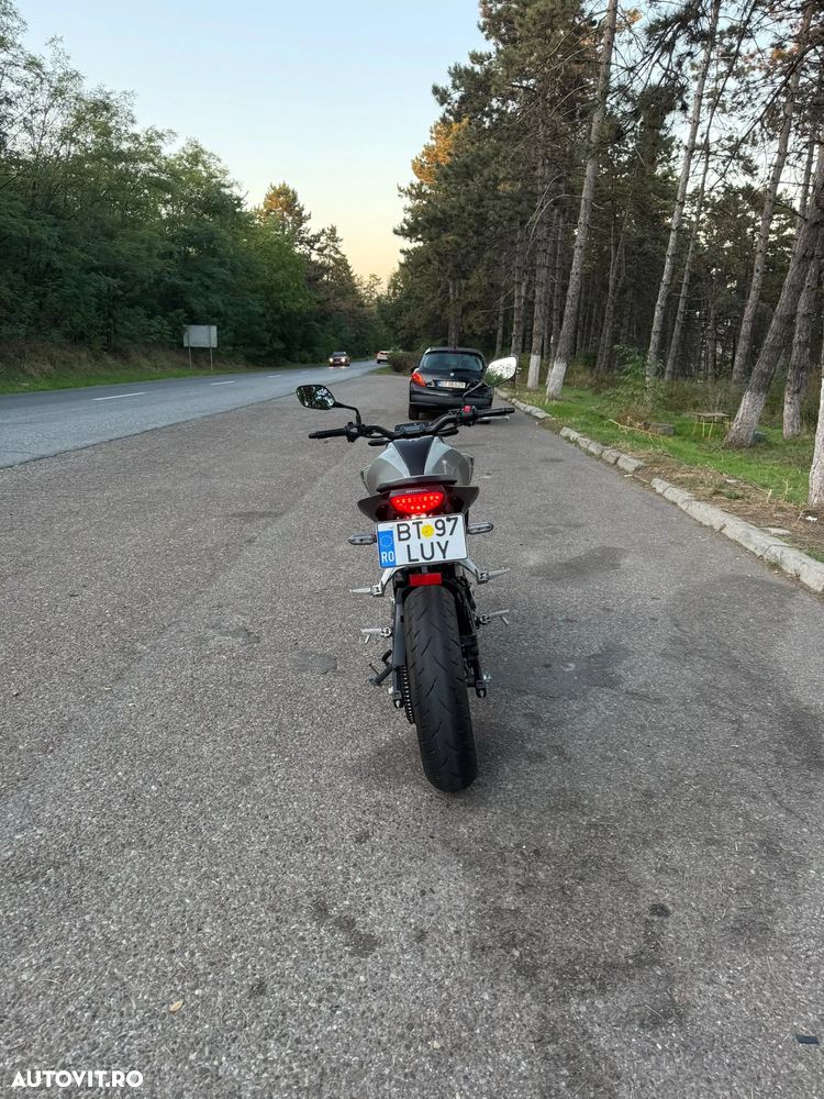 Honda CB 125R - 7