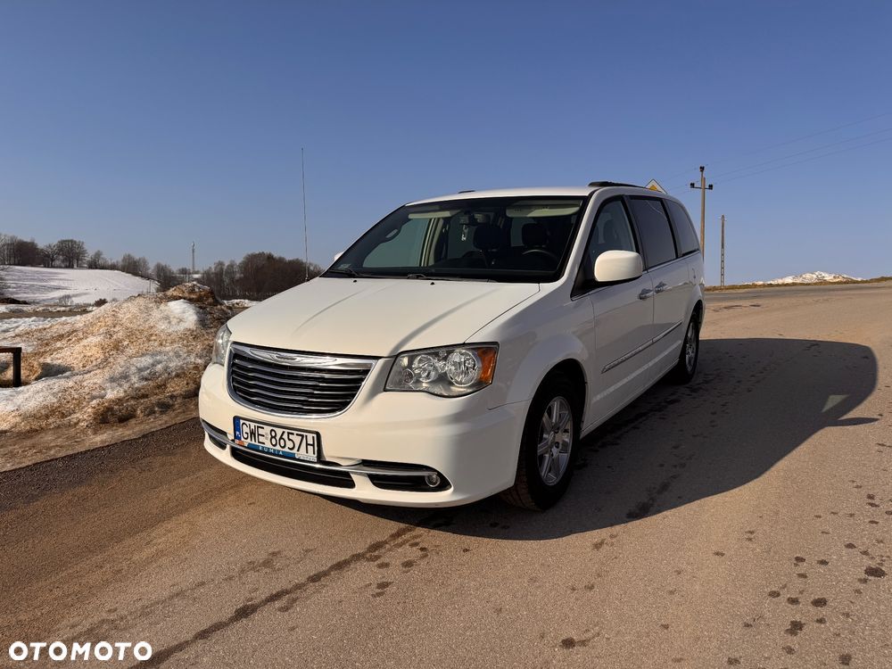 Chrysler Town & Country - 30