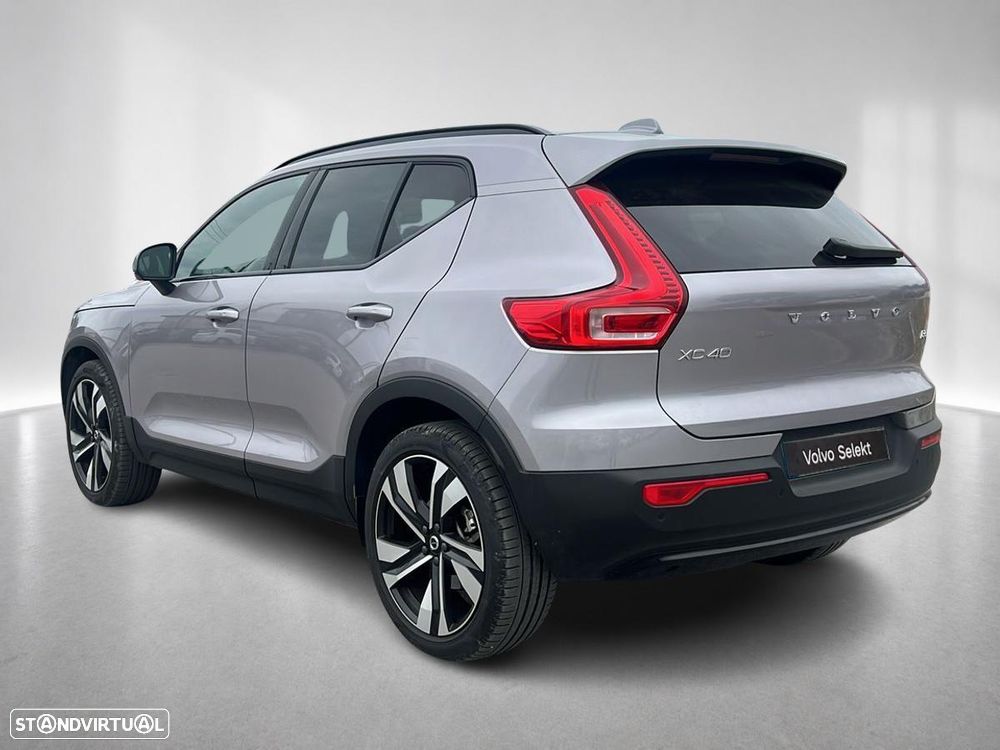 Volvo XC 40 2.0 B3 Plus Dark - 2