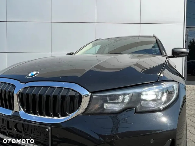 BMW Seria 3 330e xDrive M Sport sport - 4