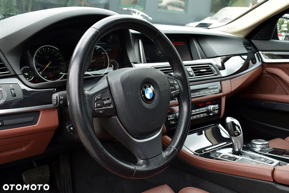 BMW Seria 5 535i xDrive Luxury Line - 4
