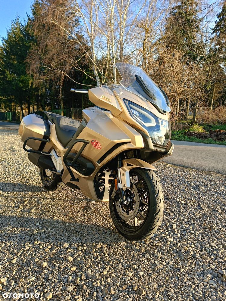 Jawa 750 Touring - 22