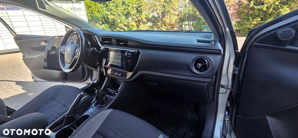 Toyota Auris 1.6 D-4D Design Edition - 38