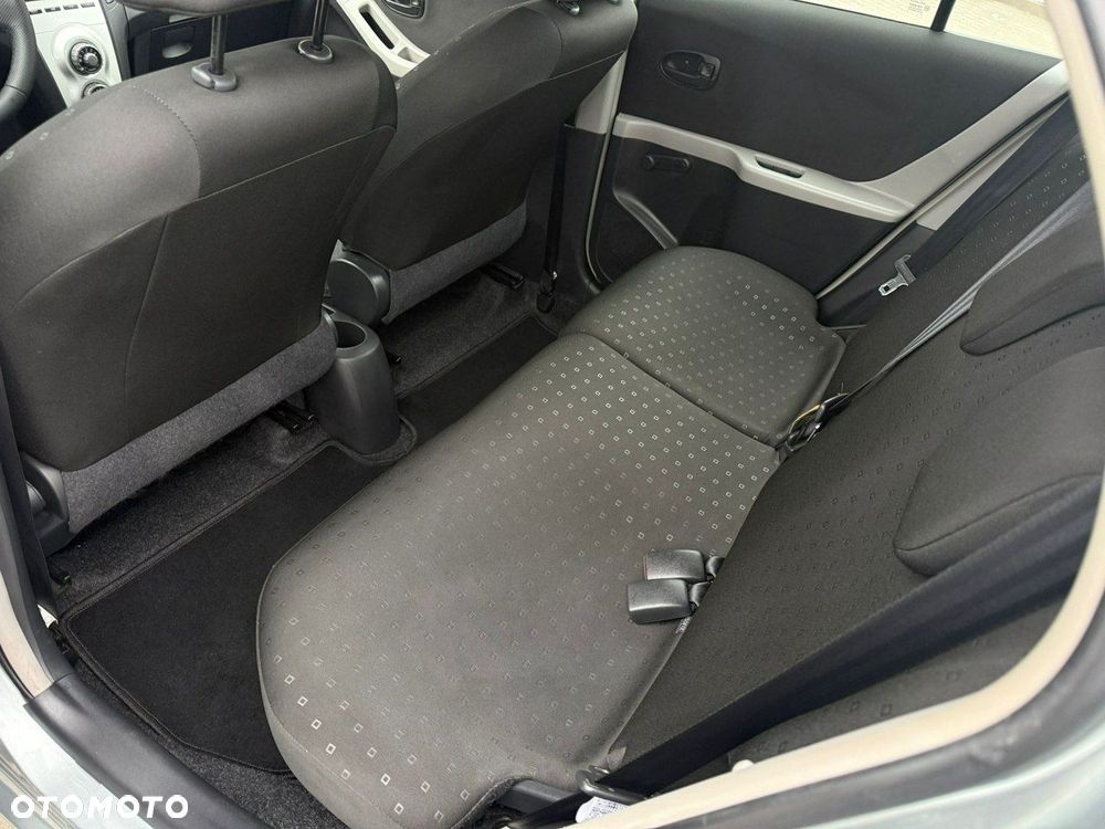 Toyota Yaris - 24