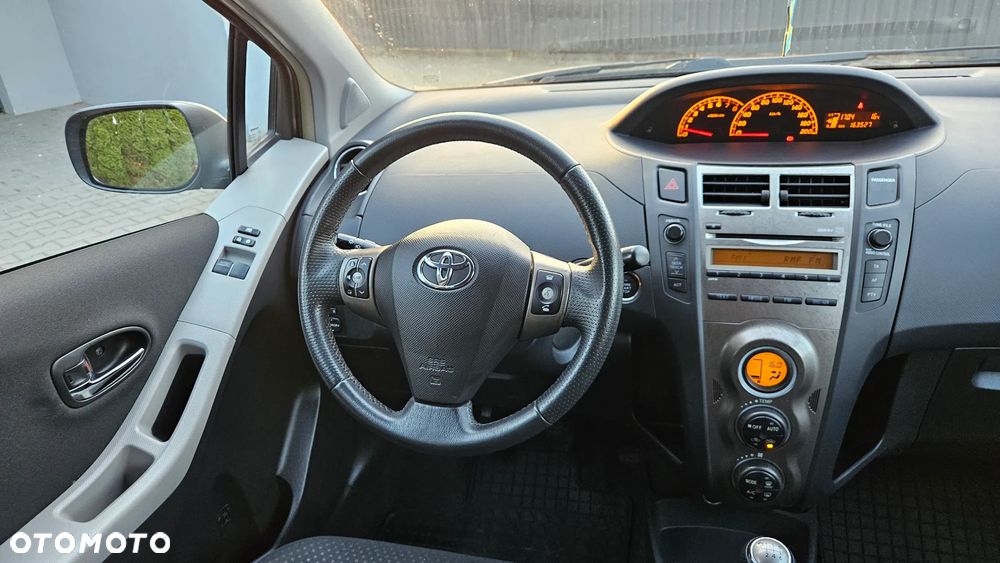 Toyota Yaris 1.33 VVT-i Executive - 19