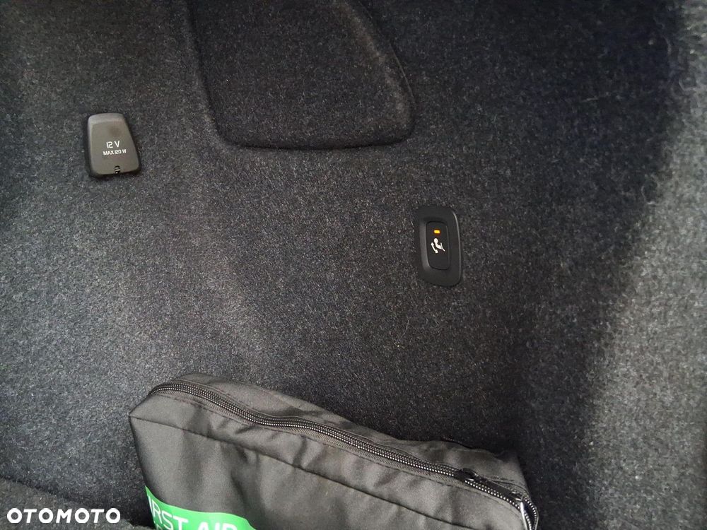 Volvo XC 40 - 25