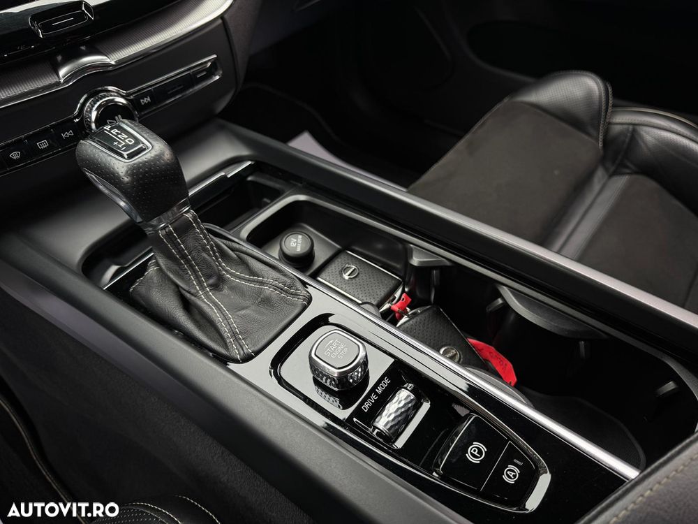 Volvo XC 60 D5 AWD Geartronic RDesign - 30