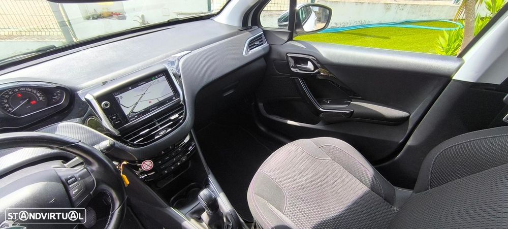 Peugeot 208 1.2 PureTech Allure - 24