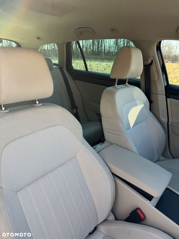 Skoda Superb 2.0 TDI Style DSG - 25