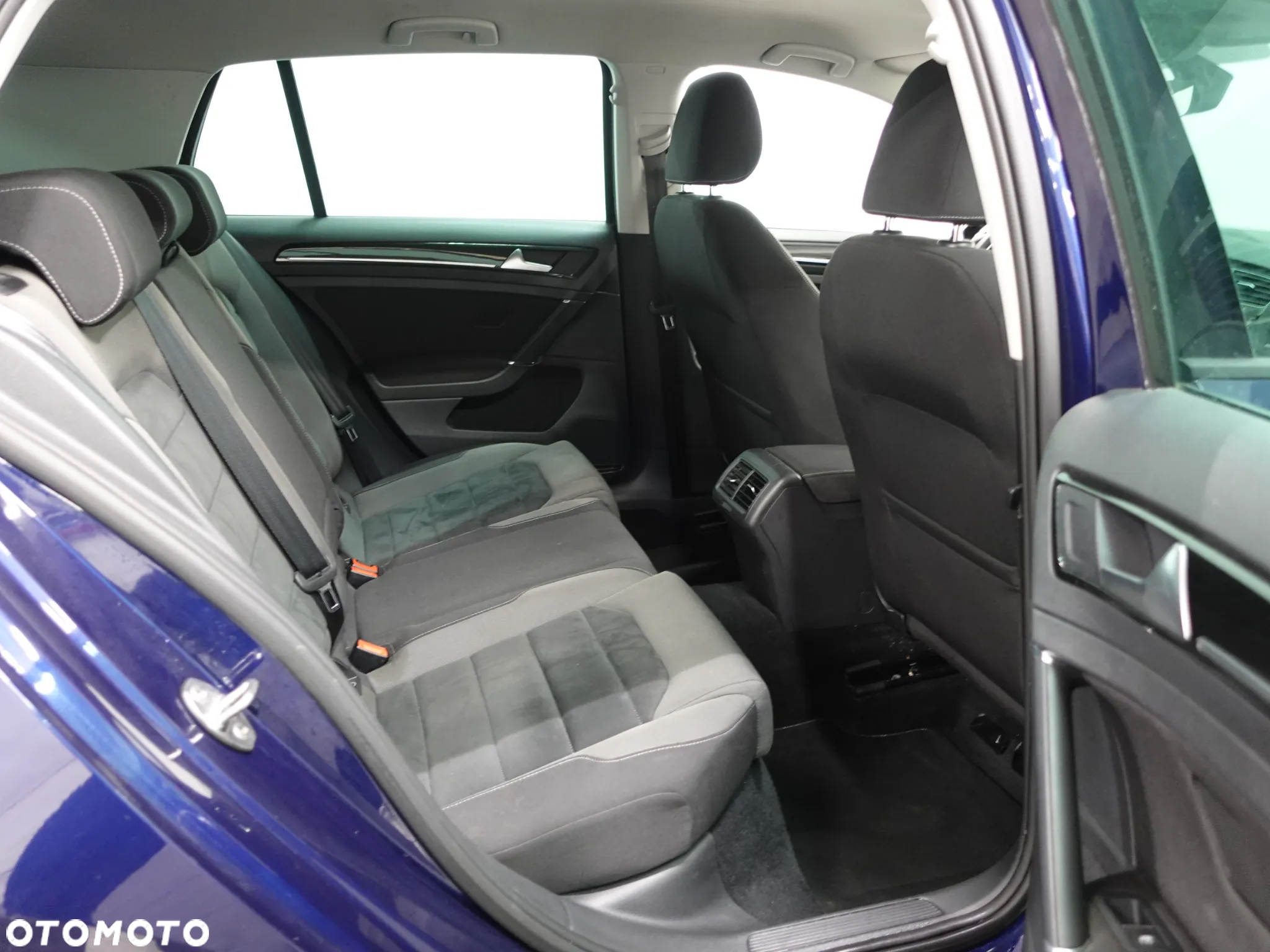 Volkswagen Golf 2.0 TDI SCR Highline - 26