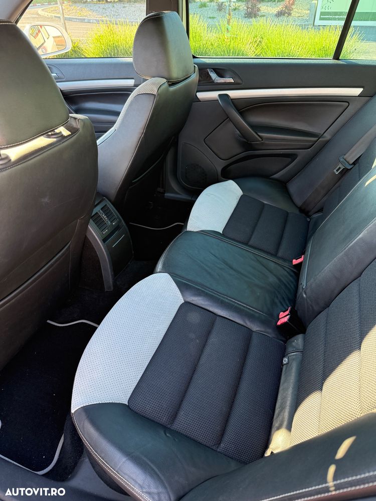 Skoda Octavia 2.0 TDI CR DPF DSG RS - 8
