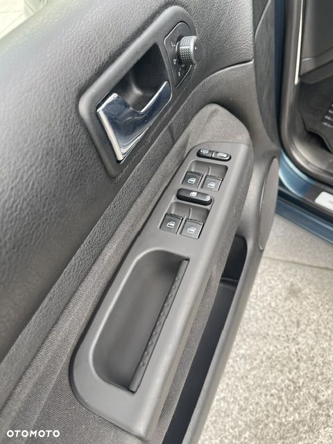 Volkswagen Golf - 32