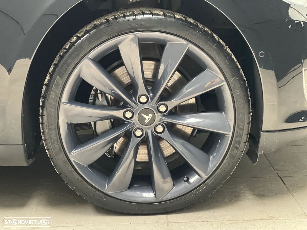 Tesla Model S - 9