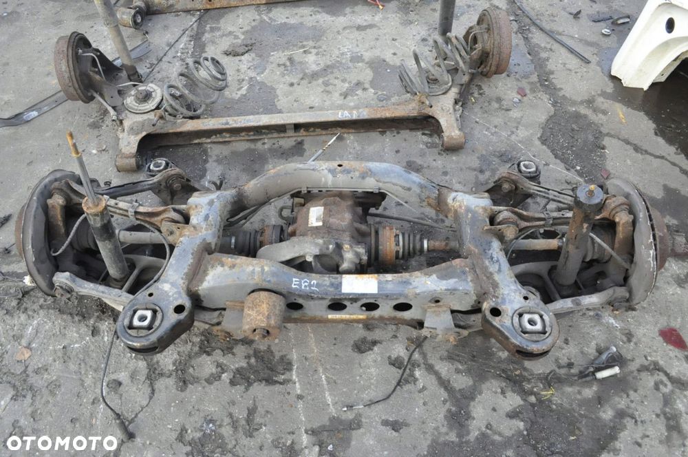 BMW E82 2.0d ZAWIESZENIE BELKA TYŁ MOST 7572804 3.15 PÓŁOSIE +ZACISKI - 1