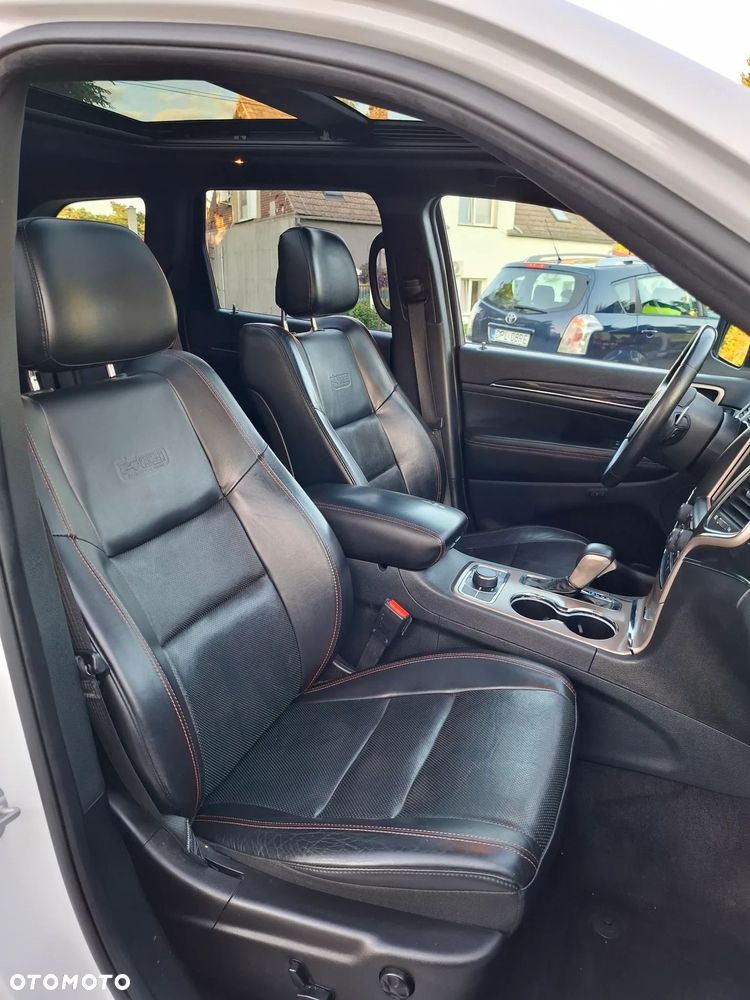 Jeep Grand Cherokee - 22